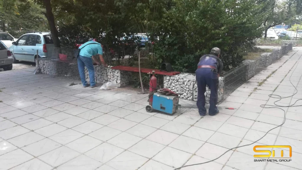 Габионна пейка в градска среда