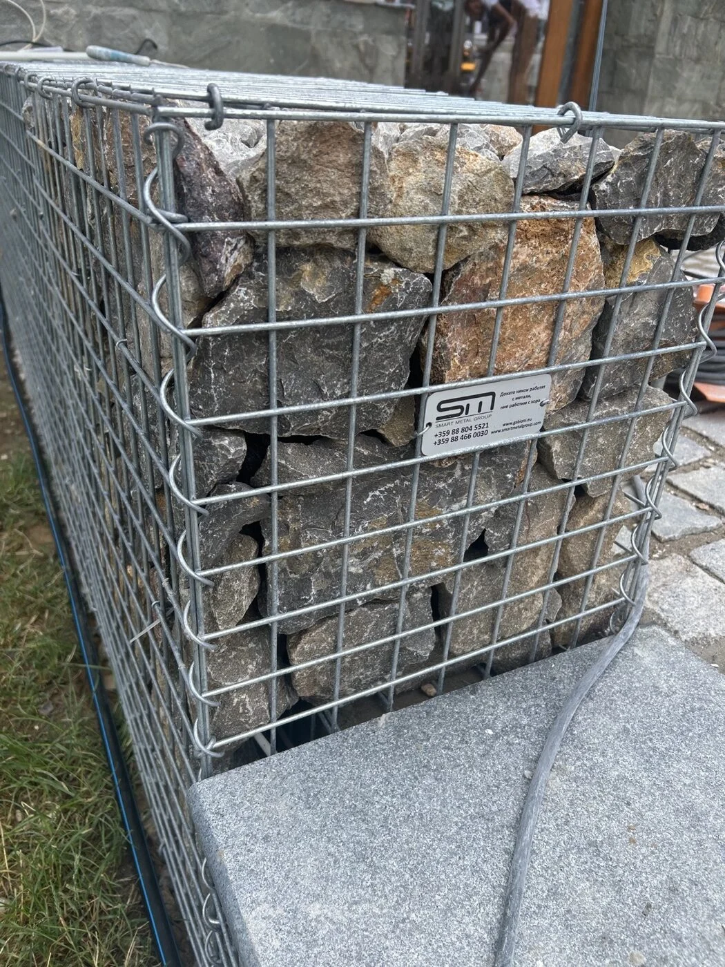 Габионно оградно съоръжение с каменен пълнеж